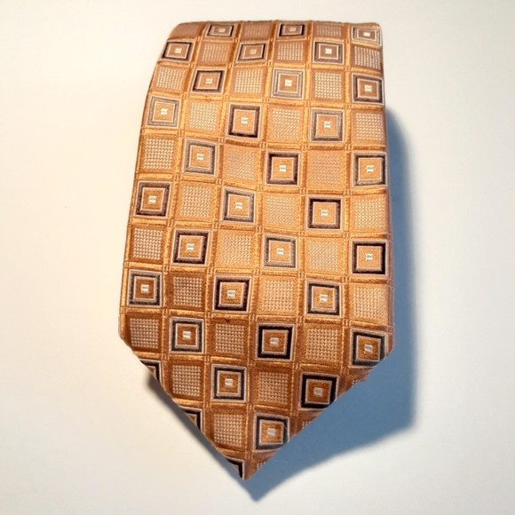 Micheal Kors Textured Geometric Silk Necktie - Picture 2 of 7